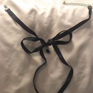 Velvet ribbon choker